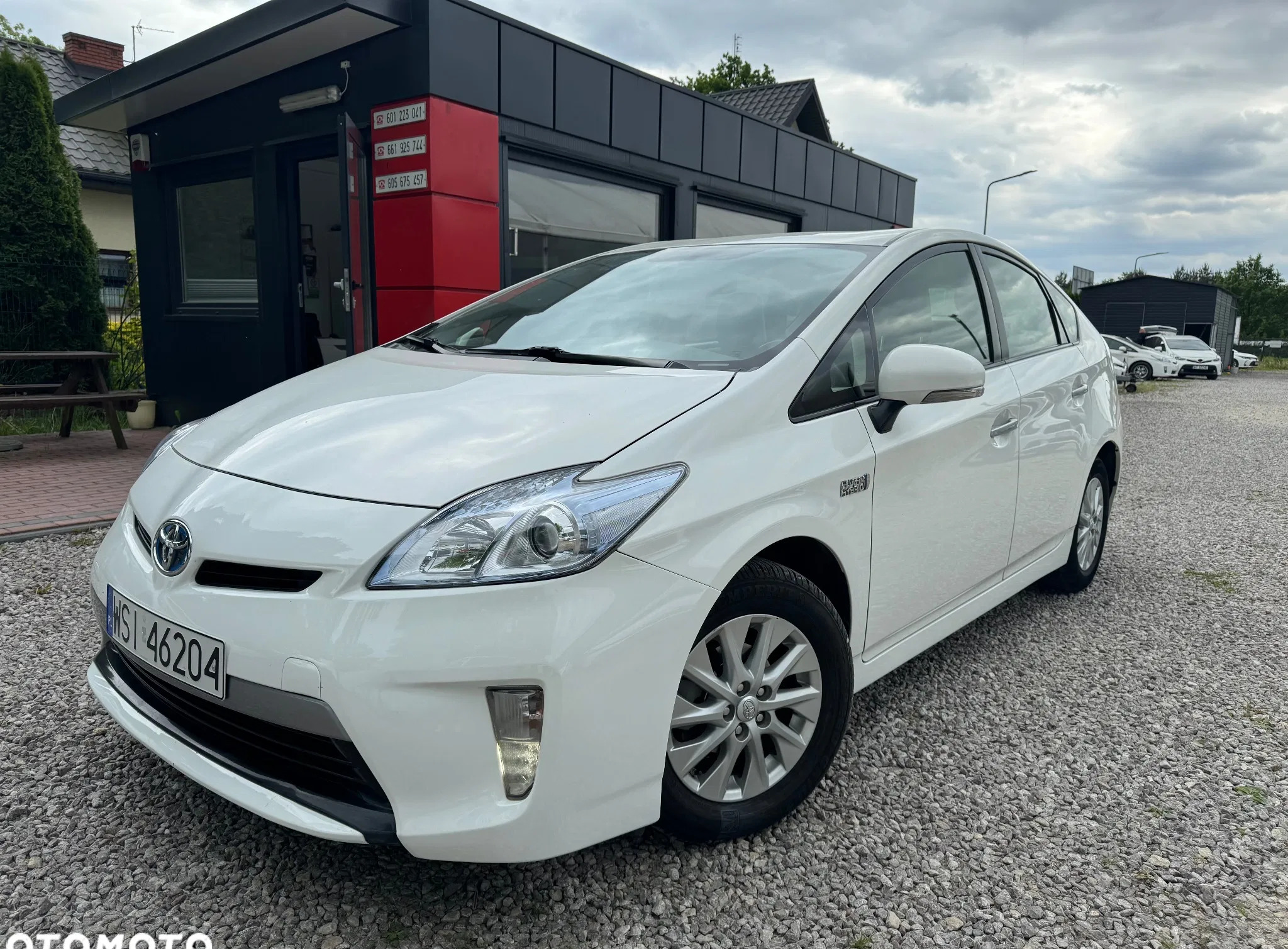 Toyota Prius cena 47900 przebieg: 215000, rok produkcji 2016 z Lębork małe 232